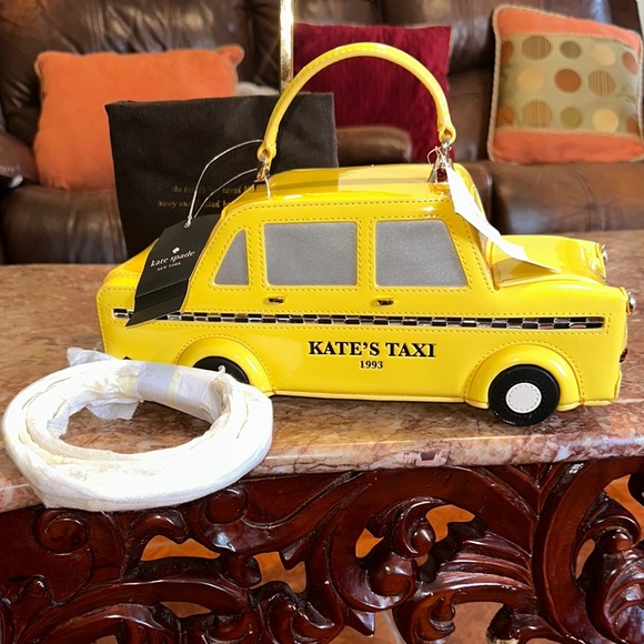 kate spade Handbags - Kate Spade Taxi Cab Handbag w/dust cover